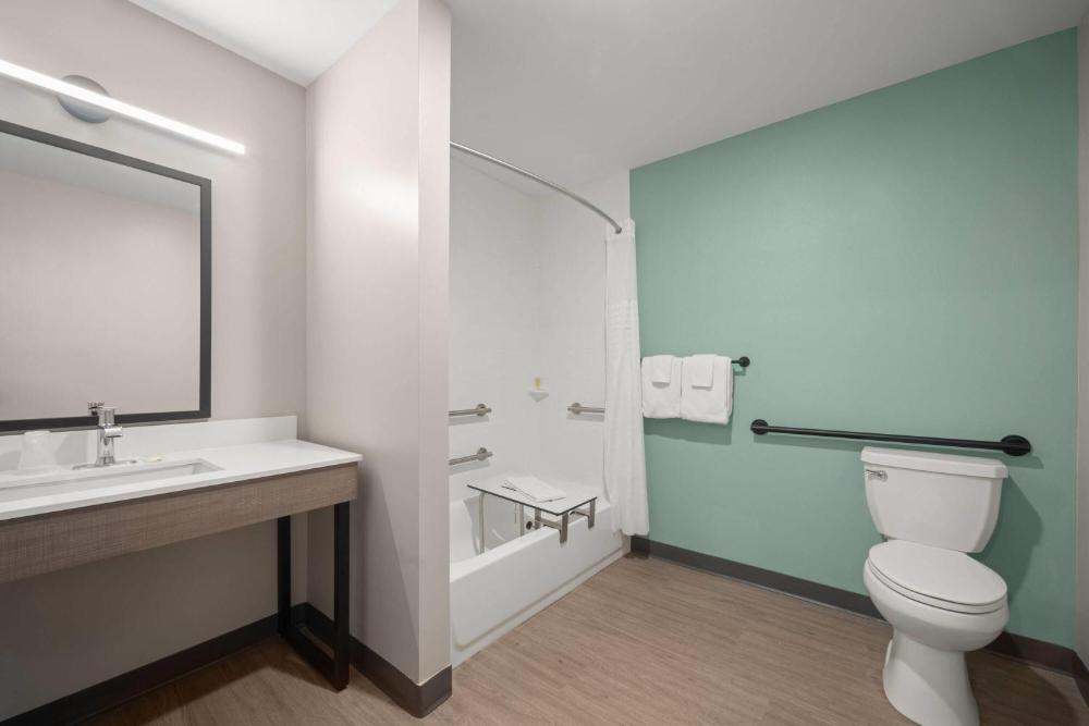 Queen Room with Two Queen Beds, Mobility Access and Bathtub with Grab Bars, Non-Smoking interior